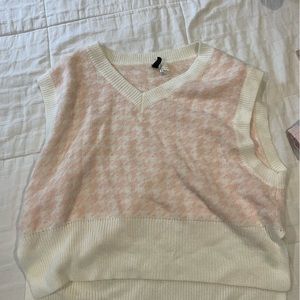 H&M baby pink and white sweater vest size large